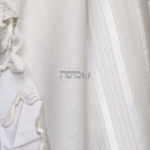 טלית למנצח צבע לבן מבריק